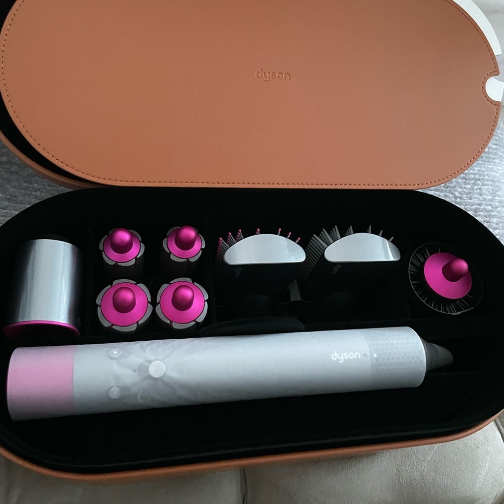 BRAND NEW Dyson Airwrap Complete